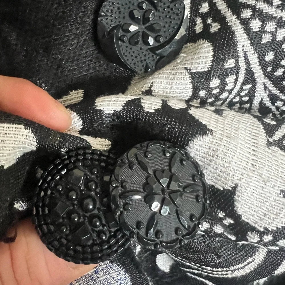 Floral Embroidered Women's Coat - Picture 4 of 5